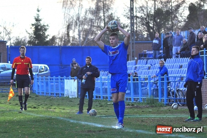 Zdjęcie w galerii na portalu naszraciborz.pl: Niespodzianka przy Srebrnej. Unia przegrała z Fortecą Świerklany wiadomości z regionu