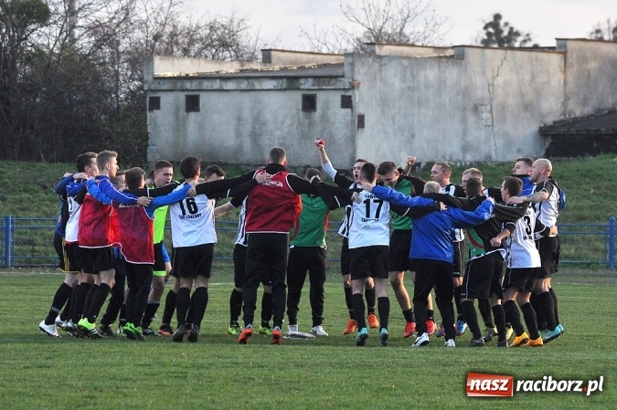 Zdjęcie w galerii na portalu naszraciborz.pl: Niespodzianka przy Srebrnej. Unia przegrała z Fortecą Świerklany wiadomości z regionu