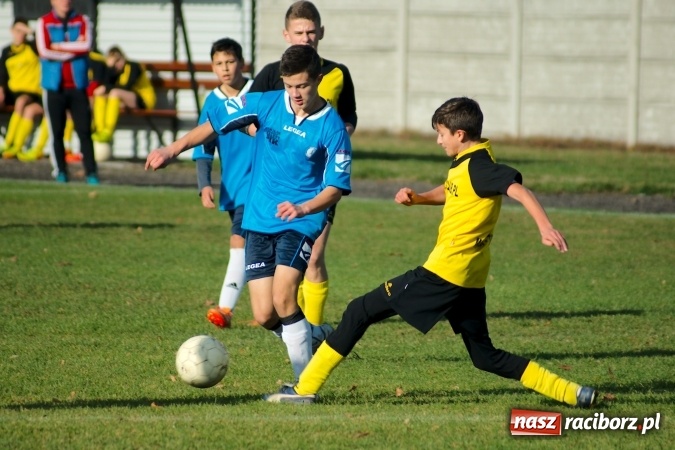 Zdjęcie w galerii na portalu naszraciborz.pl: Piłkarskie szachy w Tworkowie na remis wiadomości z regionu