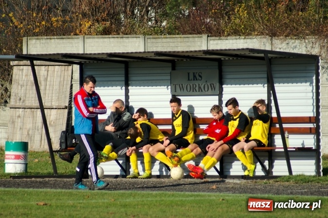 Zdjęcie w galerii na portalu naszraciborz.pl: Piłkarskie szachy w Tworkowie na remis wiadomości z regionu