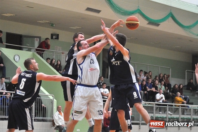 Zdjęcie w galerii na portalu naszraciborz.pl: Pierwsza wygrana Ofensywy w sezonie wiadomości z regionu