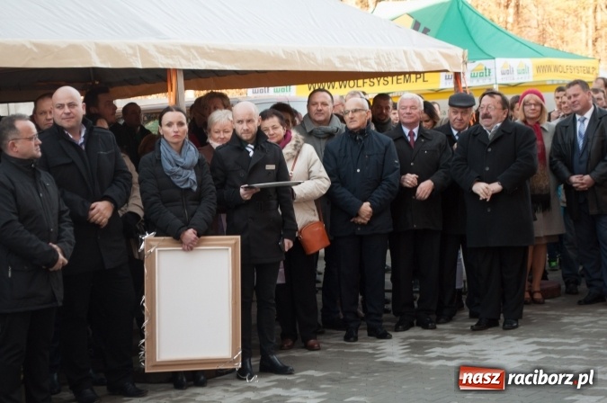 Zdjęcie w galerii na portalu naszraciborz.pl: Nowa obora na urodziny - w Budziskach otwarto najnowocześniejszą oborę na Śląsku wiadomości z regionu