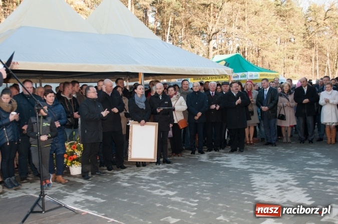 Zdjęcie w galerii na portalu naszraciborz.pl: Nowa obora na urodziny - w Budziskach otwarto najnowocześniejszą oborę na Śląsku wiadomości z regionu