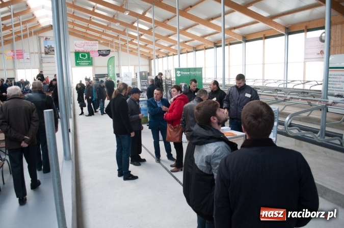 Zdjęcie w galerii na portalu naszraciborz.pl: Nowa obora na urodziny - w Budziskach otwarto najnowocześniejszą oborę na Śląsku wiadomości z regionu