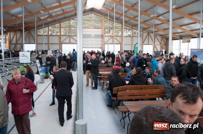 Zdjęcie w galerii na portalu naszraciborz.pl: Nowa obora na urodziny - w Budziskach otwarto najnowocześniejszą oborę na Śląsku wiadomości z regionu