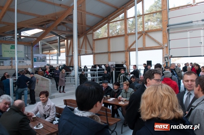 Zdjęcie w galerii na portalu naszraciborz.pl: Nowa obora na urodziny - w Budziskach otwarto najnowocześniejszą oborę na Śląsku wiadomości z regionu