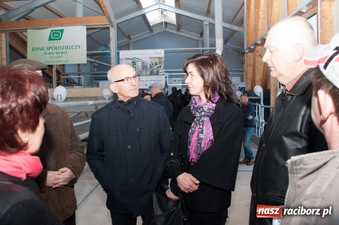 Zdjęcie w galerii na portalu naszraciborz.pl: Nowa obora na urodziny - w Budziskach otwarto najnowocześniejszą oborę na Śląsku wiadomości z regionu