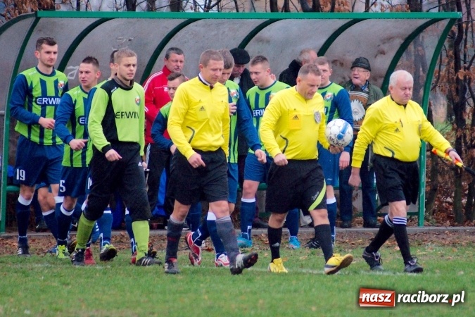 Zdjęcie w galerii na portalu naszraciborz.pl: B klasa: Bezbarwny pojedynek na remis wiadomości z regionu