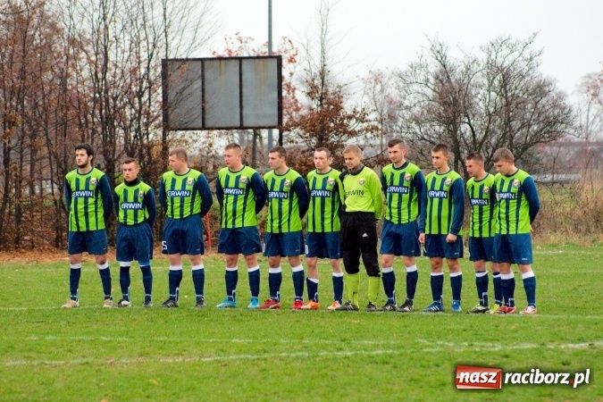 Zdjęcie w galerii na portalu naszraciborz.pl: B klasa: Bezbarwny pojedynek na remis wiadomości z regionu