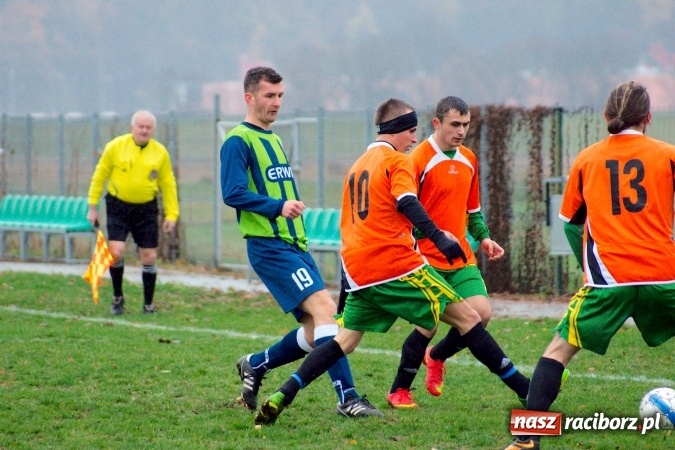 Zdjęcie w galerii na portalu naszraciborz.pl: B klasa: Bezbarwny pojedynek na remis wiadomości z regionu