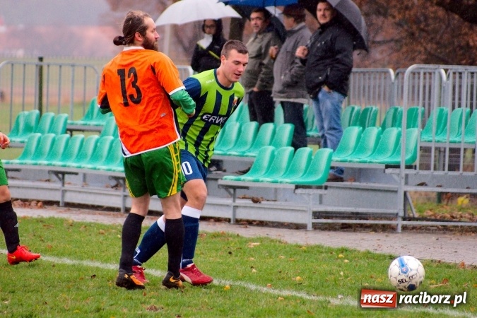 Zdjęcie w galerii na portalu naszraciborz.pl: B klasa: Bezbarwny pojedynek na remis wiadomości z regionu