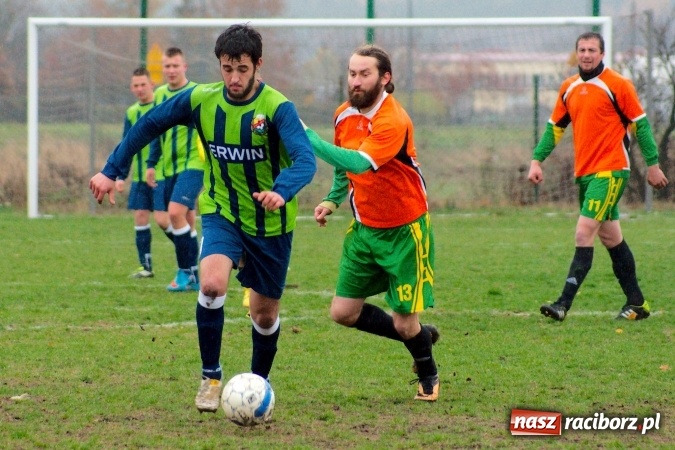 Zdjęcie w galerii na portalu naszraciborz.pl: B klasa: Bezbarwny pojedynek na remis wiadomości z regionu