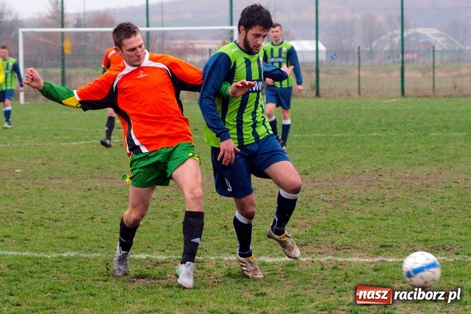 Zdjęcie w galerii na portalu naszraciborz.pl: B klasa: Bezbarwny pojedynek na remis wiadomości z regionu