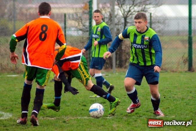 Zdjęcie w galerii na portalu naszraciborz.pl: B klasa: Bezbarwny pojedynek na remis wiadomości z regionu