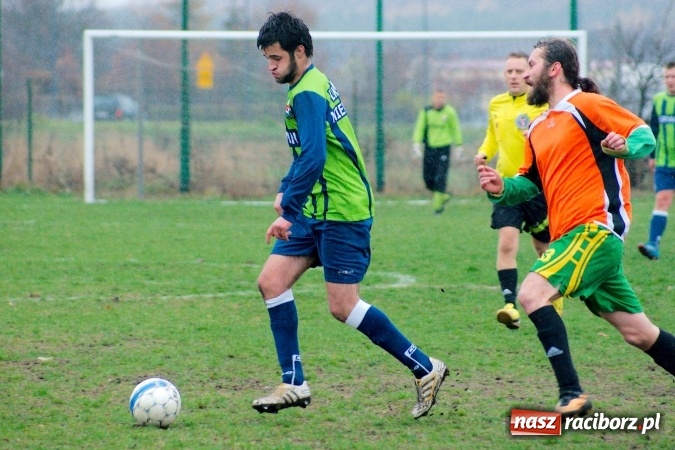 Zdjęcie w galerii na portalu naszraciborz.pl: B klasa: Bezbarwny pojedynek na remis wiadomości z regionu