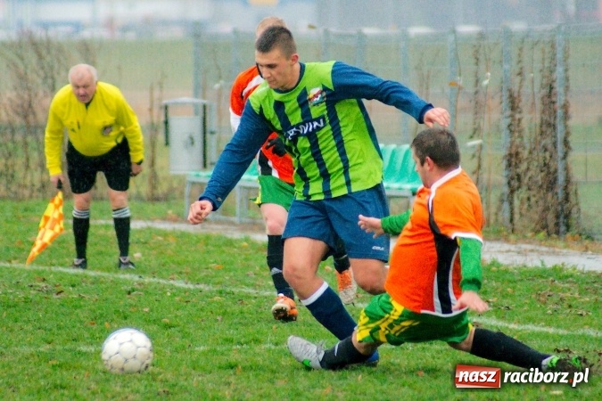 Zdjęcie w galerii na portalu naszraciborz.pl: B klasa: Bezbarwny pojedynek na remis wiadomości z regionu