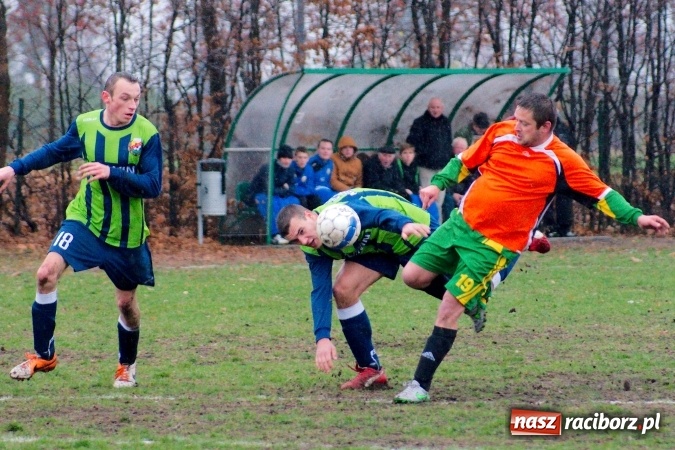 Zdjęcie w galerii na portalu naszraciborz.pl: B klasa: Bezbarwny pojedynek na remis wiadomości z regionu