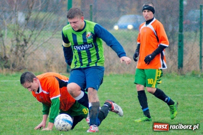 Zdjęcie w galerii na portalu naszraciborz.pl: B klasa: Bezbarwny pojedynek na remis wiadomości z regionu