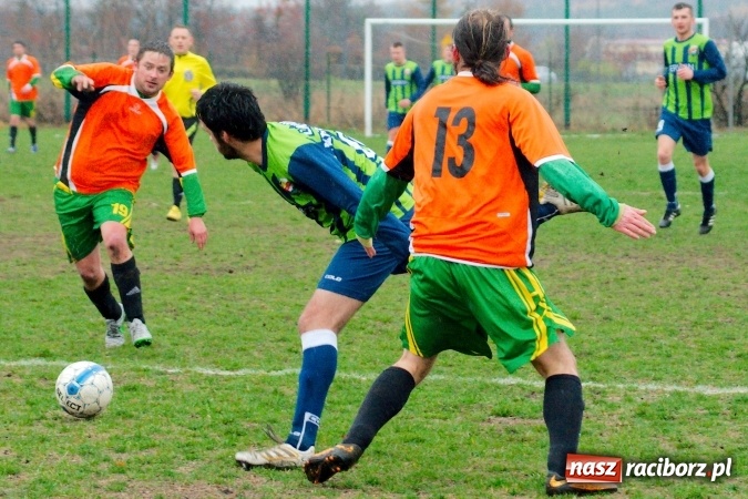 Zdjęcie w galerii na portalu naszraciborz.pl: B klasa: Bezbarwny pojedynek na remis wiadomości z regionu