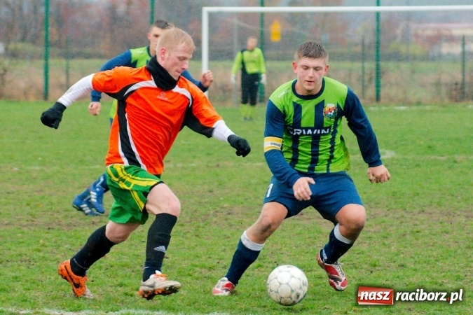 Zdjęcie w galerii na portalu naszraciborz.pl: B klasa: Bezbarwny pojedynek na remis wiadomości z regionu