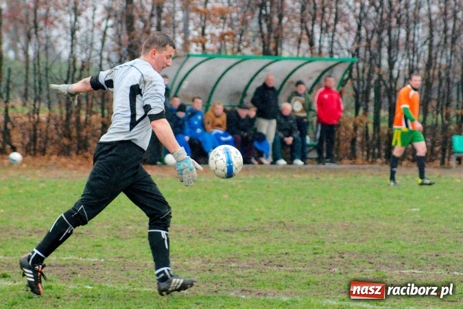 Zdjęcie w galerii na portalu naszraciborz.pl: B klasa: Bezbarwny pojedynek na remis wiadomości z regionu