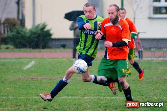 Zdjęcie w galerii na portalu naszraciborz.pl: B klasa: Bezbarwny pojedynek na remis wiadomości z regionu