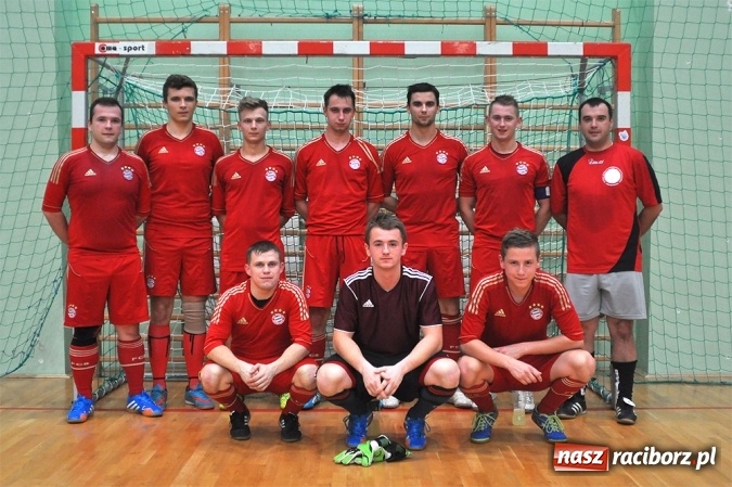 Zdjęcie w galerii na portalu naszraciborz.pl: Niedzielne emocje w Halowej Lidze Piłki Nożnej wiadomości z regionu