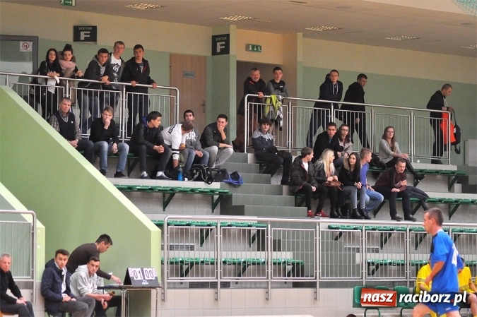 Zdjęcie w galerii na portalu naszraciborz.pl: Niedzielne emocje w Halowej Lidze Piłki Nożnej wiadomości z regionu