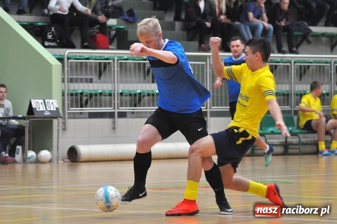 Zdjęcie w galerii na portalu naszraciborz.pl: Niedzielne emocje w Halowej Lidze Piłki Nożnej wiadomości z regionu
