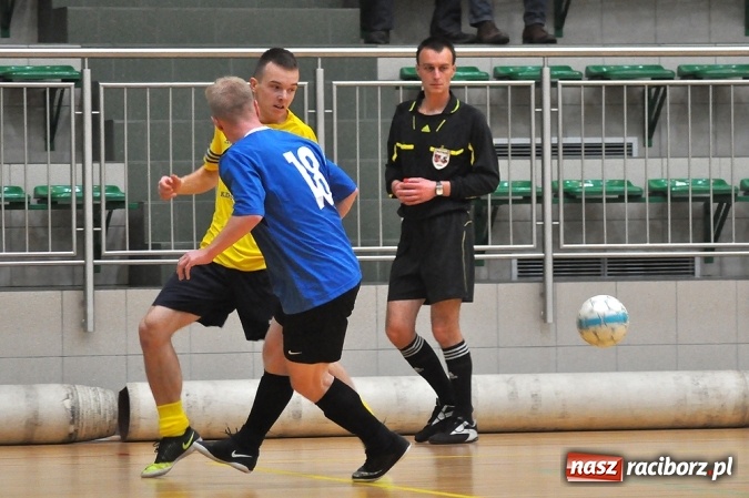 Zdjęcie w galerii na portalu naszraciborz.pl: Niedzielne emocje w Halowej Lidze Piłki Nożnej wiadomości z regionu