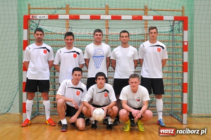 Zdjęcie w galerii na portalu naszraciborz.pl: Niedzielne emocje w Halowej Lidze Piłki Nożnej wiadomości z regionu