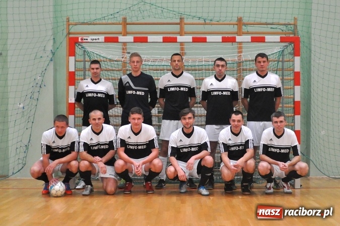 Zdjęcie w galerii na portalu naszraciborz.pl: Niedzielne emocje w Halowej Lidze Piłki Nożnej wiadomości z regionu