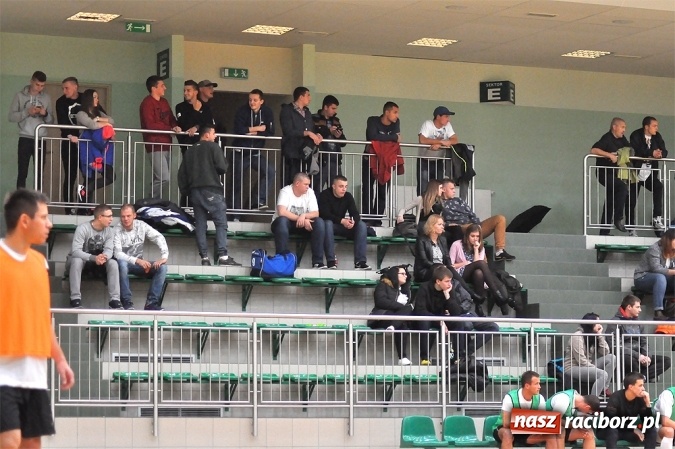 Zdjęcie w galerii na portalu naszraciborz.pl: Niedzielne emocje w Halowej Lidze Piłki Nożnej wiadomości z regionu