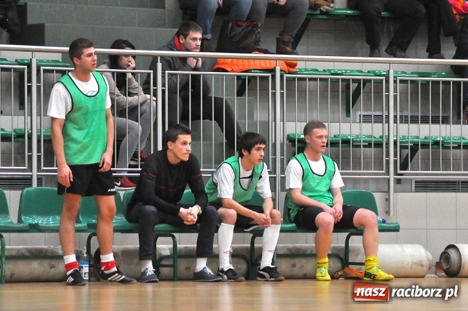 Zdjęcie w galerii na portalu naszraciborz.pl: Niedzielne emocje w Halowej Lidze Piłki Nożnej wiadomości z regionu