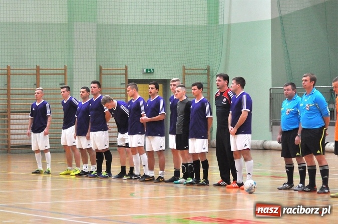 Zdjęcie w galerii na portalu naszraciborz.pl: Niedzielne emocje w Halowej Lidze Piłki Nożnej wiadomości z regionu