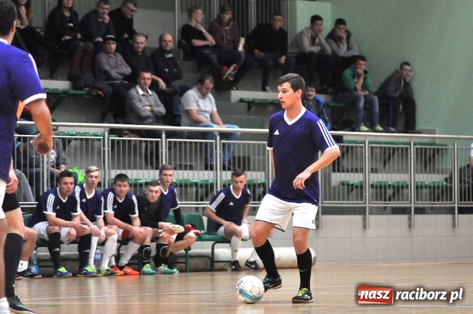 Zdjęcie w galerii na portalu naszraciborz.pl: Niedzielne emocje w Halowej Lidze Piłki Nożnej wiadomości z regionu