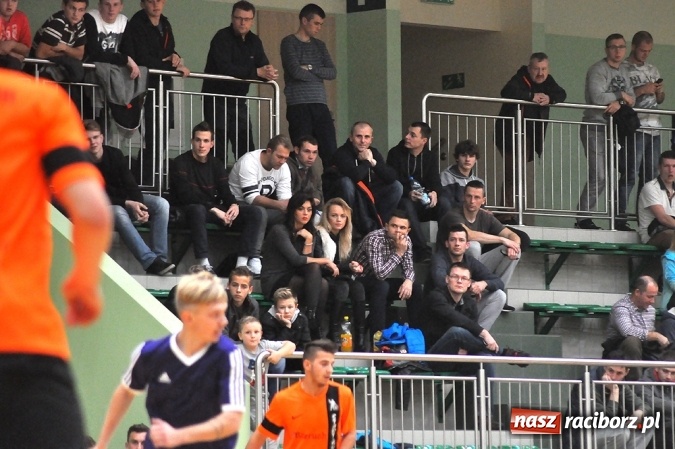 Zdjęcie w galerii na portalu naszraciborz.pl: Niedzielne emocje w Halowej Lidze Piłki Nożnej wiadomości z regionu