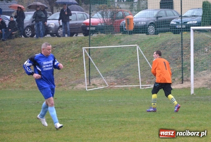 Zdjęcie w galerii na portalu naszraciborz.pl: Ulewne derby na remis, totalna porażka kibiców!  wiadomości z regionu