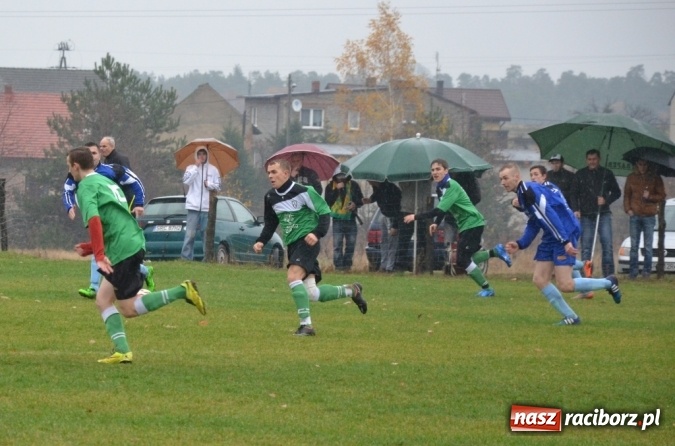 Zdjęcie w galerii na portalu naszraciborz.pl: Ulewne derby na remis, totalna porażka kibiców!  wiadomości z regionu