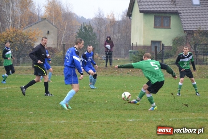 Zdjęcie w galerii na portalu naszraciborz.pl: Ulewne derby na remis, totalna porażka kibiców!  wiadomości z regionu