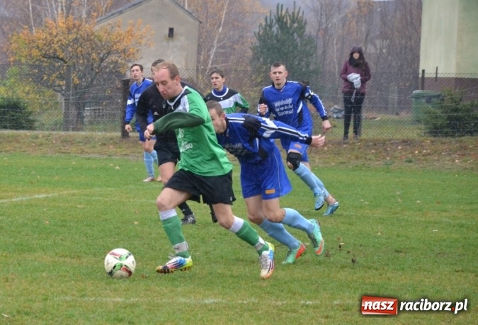 Zdjęcie w galerii na portalu naszraciborz.pl: Ulewne derby na remis, totalna porażka kibiców!  wiadomości z regionu