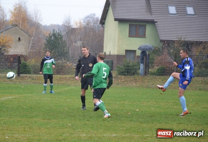 Zdjęcie w galerii na portalu naszraciborz.pl: Ulewne derby na remis, totalna porażka kibiców!  wiadomości z regionu