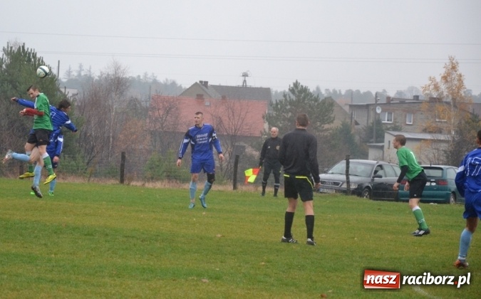 Zdjęcie w galerii na portalu naszraciborz.pl: Ulewne derby na remis, totalna porażka kibiców!  wiadomości z regionu