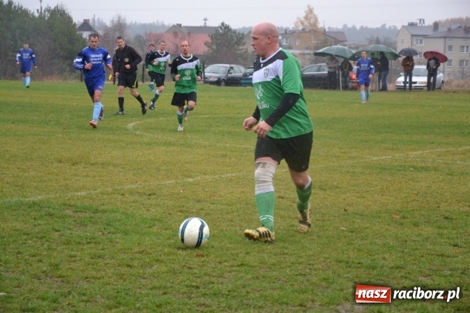 Zdjęcie w galerii na portalu naszraciborz.pl: Ulewne derby na remis, totalna porażka kibiców!  wiadomości z regionu