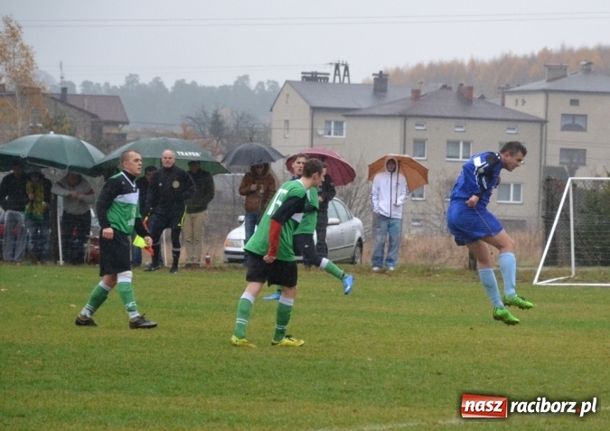 Zdjęcie w galerii na portalu naszraciborz.pl: Ulewne derby na remis, totalna porażka kibiców!  wiadomości z regionu