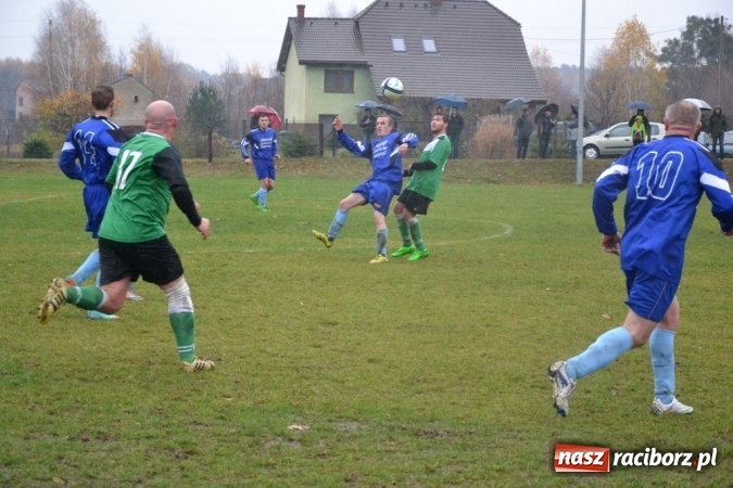 Zdjęcie w galerii na portalu naszraciborz.pl: Ulewne derby na remis, totalna porażka kibiców!  wiadomości z regionu