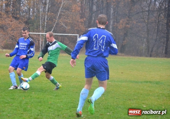 Zdjęcie w galerii na portalu naszraciborz.pl: Ulewne derby na remis, totalna porażka kibiców!  wiadomości z regionu