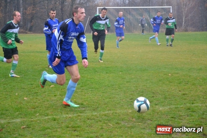 Zdjęcie w galerii na portalu naszraciborz.pl: Ulewne derby na remis, totalna porażka kibiców!  wiadomości z regionu