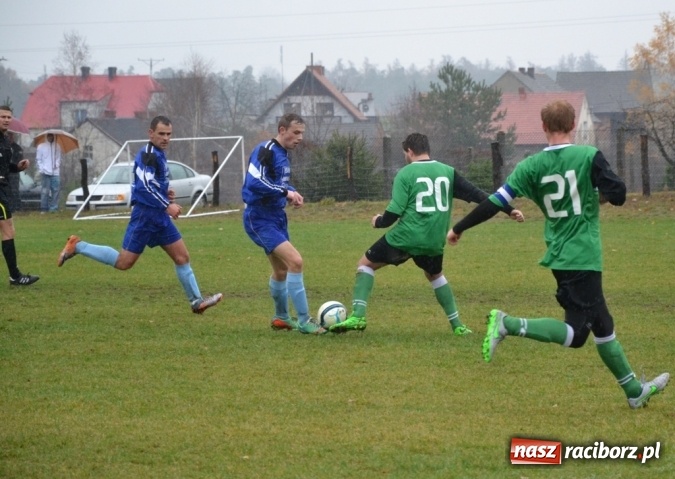 Zdjęcie w galerii na portalu naszraciborz.pl: Ulewne derby na remis, totalna porażka kibiców!  wiadomości z regionu