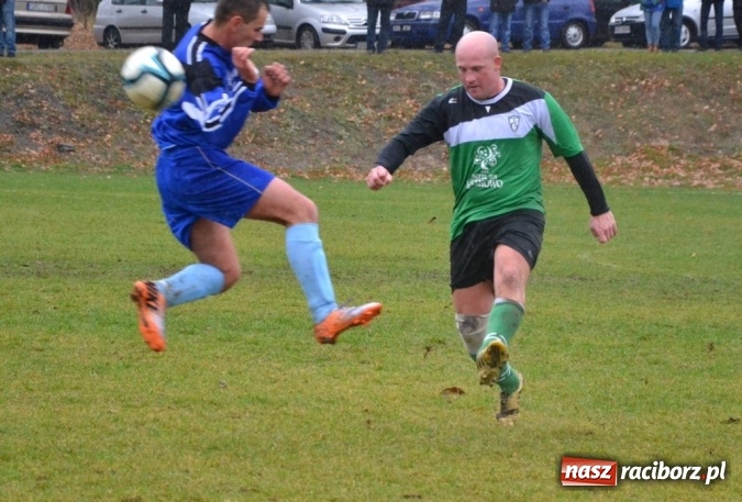 Zdjęcie w galerii na portalu naszraciborz.pl: Ulewne derby na remis, totalna porażka kibiców!  wiadomości z regionu